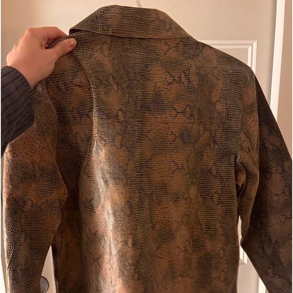 Vintage snakeskin pattern polyester jacket. Size large. super comfy and light. - Picture 4 of 4